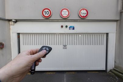 Vignette parking Assurance Maladie - rue d'Estienne d'Orves - Colombes