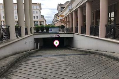 Vignette parking Bussy-Saint-Georges - Grand place Bussy - Mercure