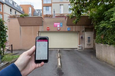 Vignette parking RER Fontenay aux Roses - place du Château Sainte-Barbe