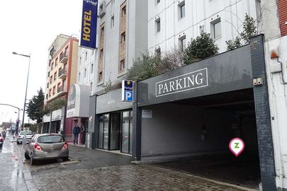 Vignette parking Le Bourget - Eglise du Bourget - Kyriad