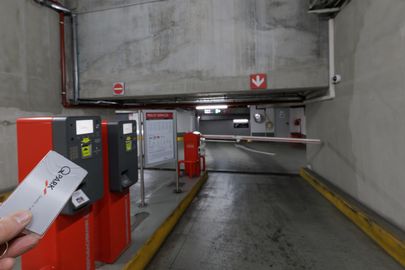 Vignette parking Truffaut - place Françoise Dorin - Paris 17