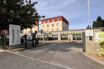 Vignette parking Campanile & Première Classe Mesnil Amelot