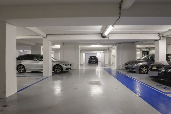 Vignette parking Métro Liège - rue de Saint Pétersbourg - Paris 8