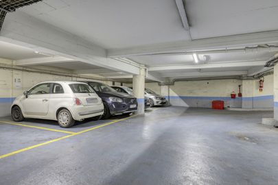 Vignette parking Métro Saint-Augustin - rue de Surene - Paris 8