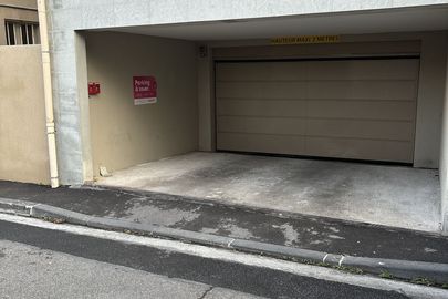 Vignette parking Commissariat de police - boulevard de la Pérouse - Marseille 8