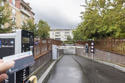 Vignette parking Cité-Jardins de Suresnes - place de la Paix