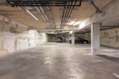 Vignette parking Métro Barbès-Rochechouart - rue de la Charbonnière - Paris 18